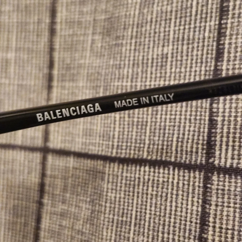 Balenciaga Black Cat-Eye Sunglasses - Picture 4 of 4